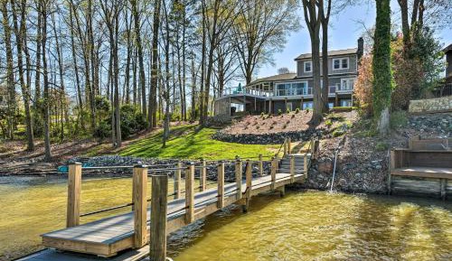 Four-Bedroom Holiday Home