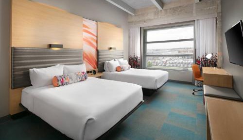 Breezy, Larger Guest room, 2 Queen, High floor