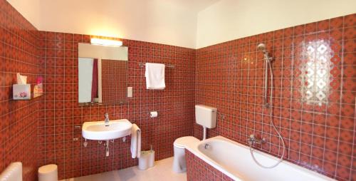 Triple Room with Private Bathroom