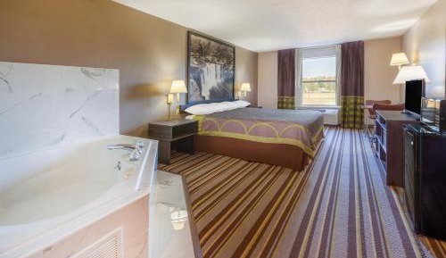 King Suite with Jetted Tub - Non-Smoking