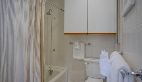 Deluxe King Studio with Kitchen - 116B