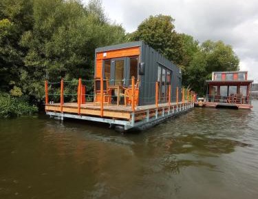 Bungalow - Water Front 