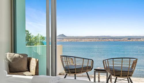 Apartment with Lake View
