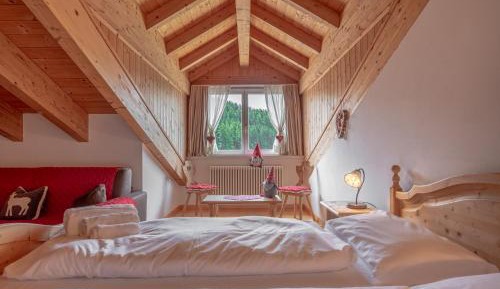 Apartment with Mountain View