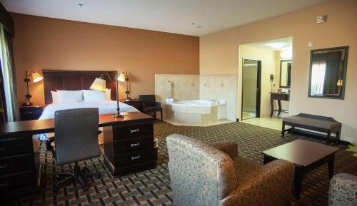 King Studio Suite with Whirlpool - Non-Smoking