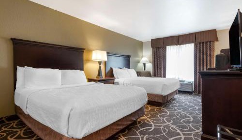 Queen Room with Two Queen Beds and Bath Tub - Disability Access/Non-Smoking 