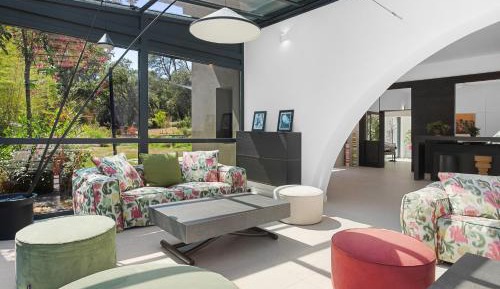 Villa with Garden View