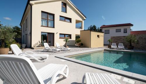 One Bedroom Apartment with Terrace