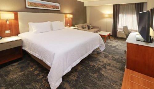King Room with King Bed - Non-Smoking