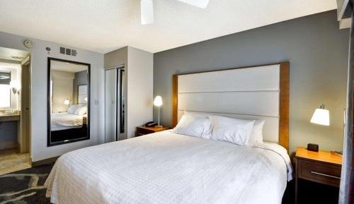 Two-Bedroom Suite with One King And Two Double Beds - Non-Smoking