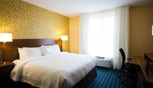 King Room with Roll-In Shower - Mobility and Hearing Accessible