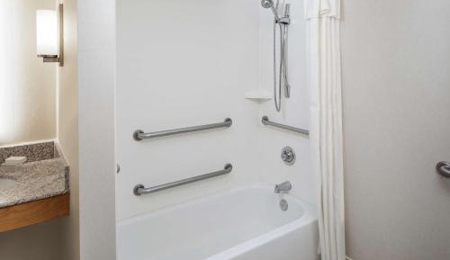 King Suite - Mobility Access/Non-Smoking