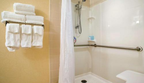 King Room with Bath Tub - Mobility Access