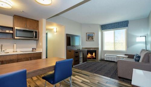 One-Bedroom King Suite with Fireplace