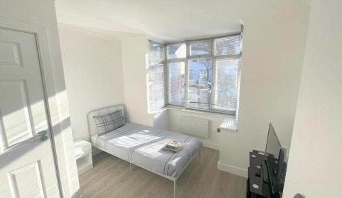 Single Room with Shared Bathroom