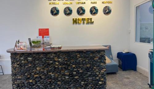 Family Room with Garden View