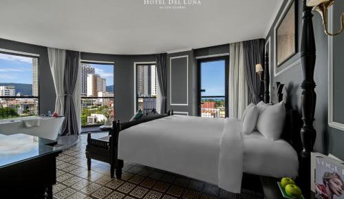 Panoramic Junior Suite with Balcony and City View