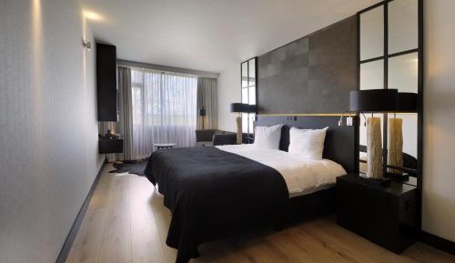 Comfort Room with Fireplace