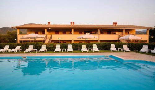 Apartment with Pool View 