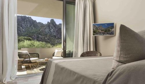 Suite with Mountain View