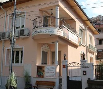 Double Room with Shared Bathroom (Basement)