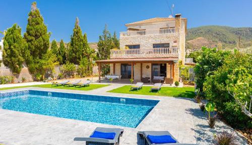 Seven-Bedroom Villa