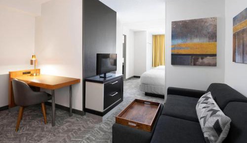 Suite with Two Double Beds and Trundle Bed - Hearing Accessible