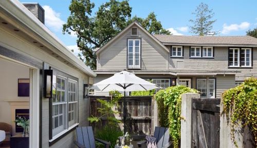 Courtyard King + Patio