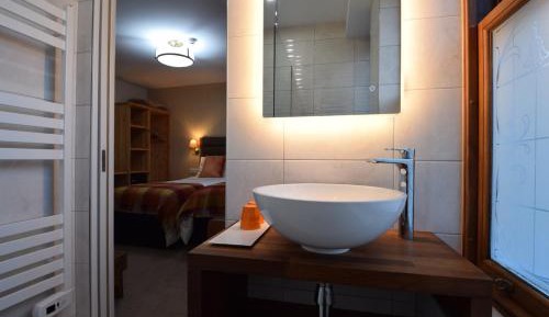 Twin Room with Private Bathroom