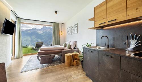 Superior One-Bedroom Apartment