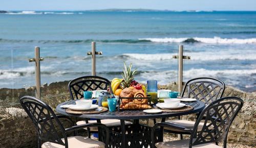Superior Three-Bedroom Cottage Sea View