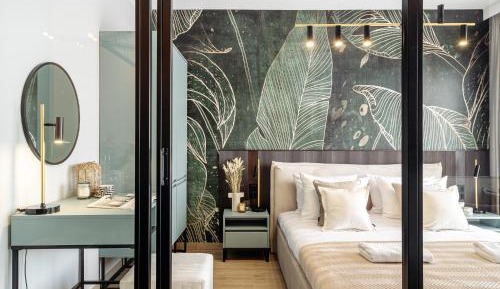 Deluxe One-Bedroom Apartment with Balcony