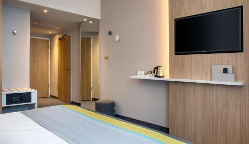 Double Room Mobility Access with Roll-In Shower - Non-Smoking