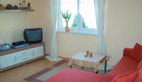 Apartment with Garden View