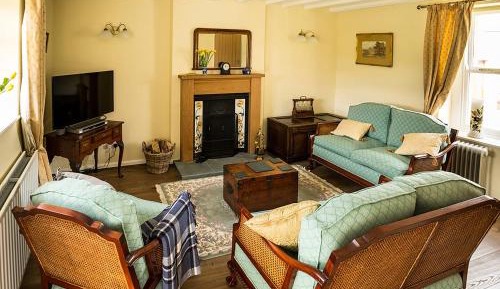 Three-Bedroom Holiday Home 