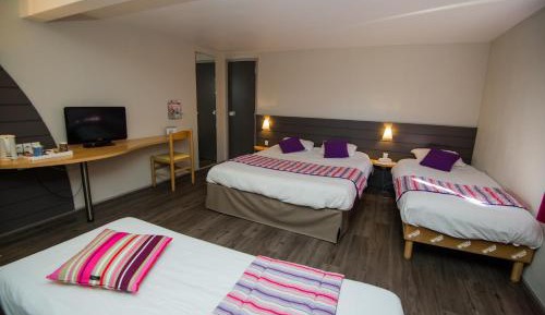 Quadruple Room - 1 Double Bed 2 Single Beds