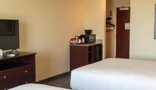 Deluxe Queen Room with Two Queen Beds