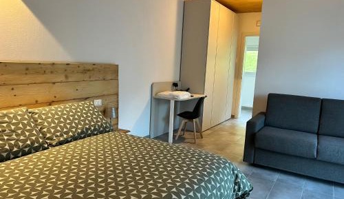 Deluxe Double Room (2 Adults + 1 Child)