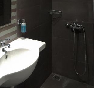 Economy Double or Twin Room -Semi Basement 