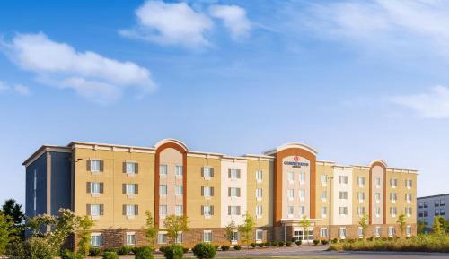 One-Bedroom Suite with King Bed Mobility Access Tub - Non-Smoking