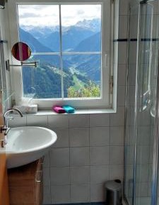 Two-Bedroom Apartment with Shower 