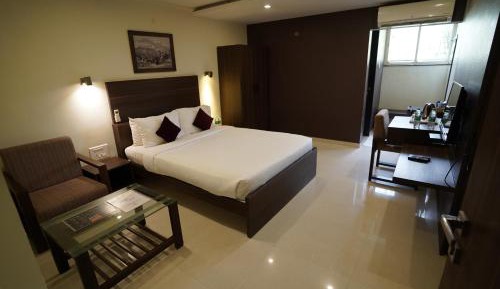 Deluxe Queen Room