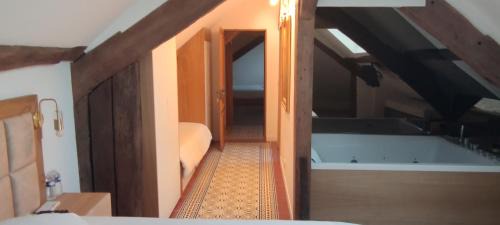 Deluxe Double Room (2 Adults + 1 Child)
