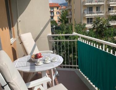 Apartment with Garden View
