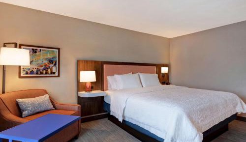 King Room with King Bed - Non-Smoking