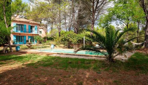 Villa with Garden View