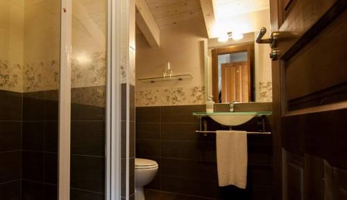 Quadruple Room with Private Bathroom