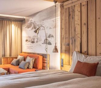 Double Room with Mountain View and Balcony