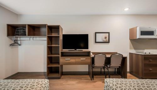 Queen Suite with Two Queen Beds and Tub - Disability Access/Non Smoking