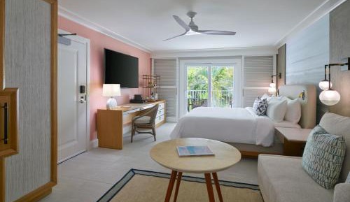 Partial Waterview, 1 King Guest Room with Balcony (Hearing Accessible)
